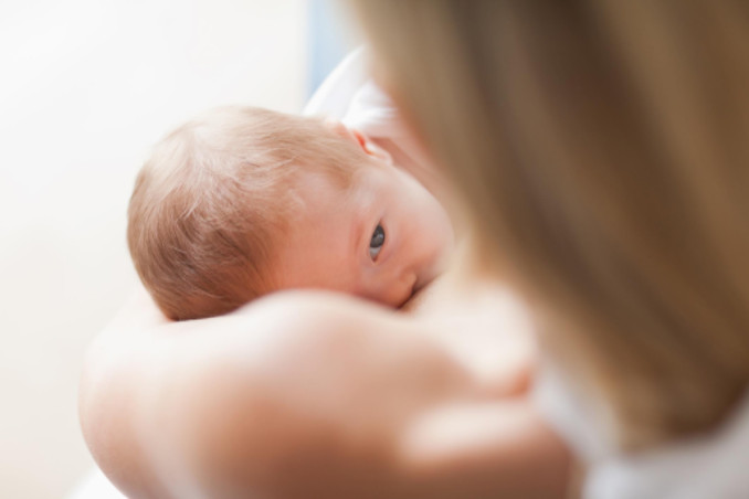 mom feeding baby: All About Women Pregnancy and Prenatal Care blog